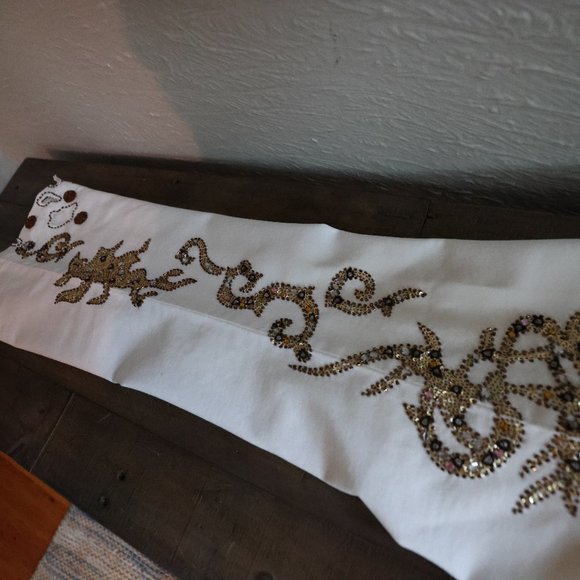 NWOT Midnight Velvet White Denim Pants with Sequin Appliqué - Size 6 - Picture 12 of 13